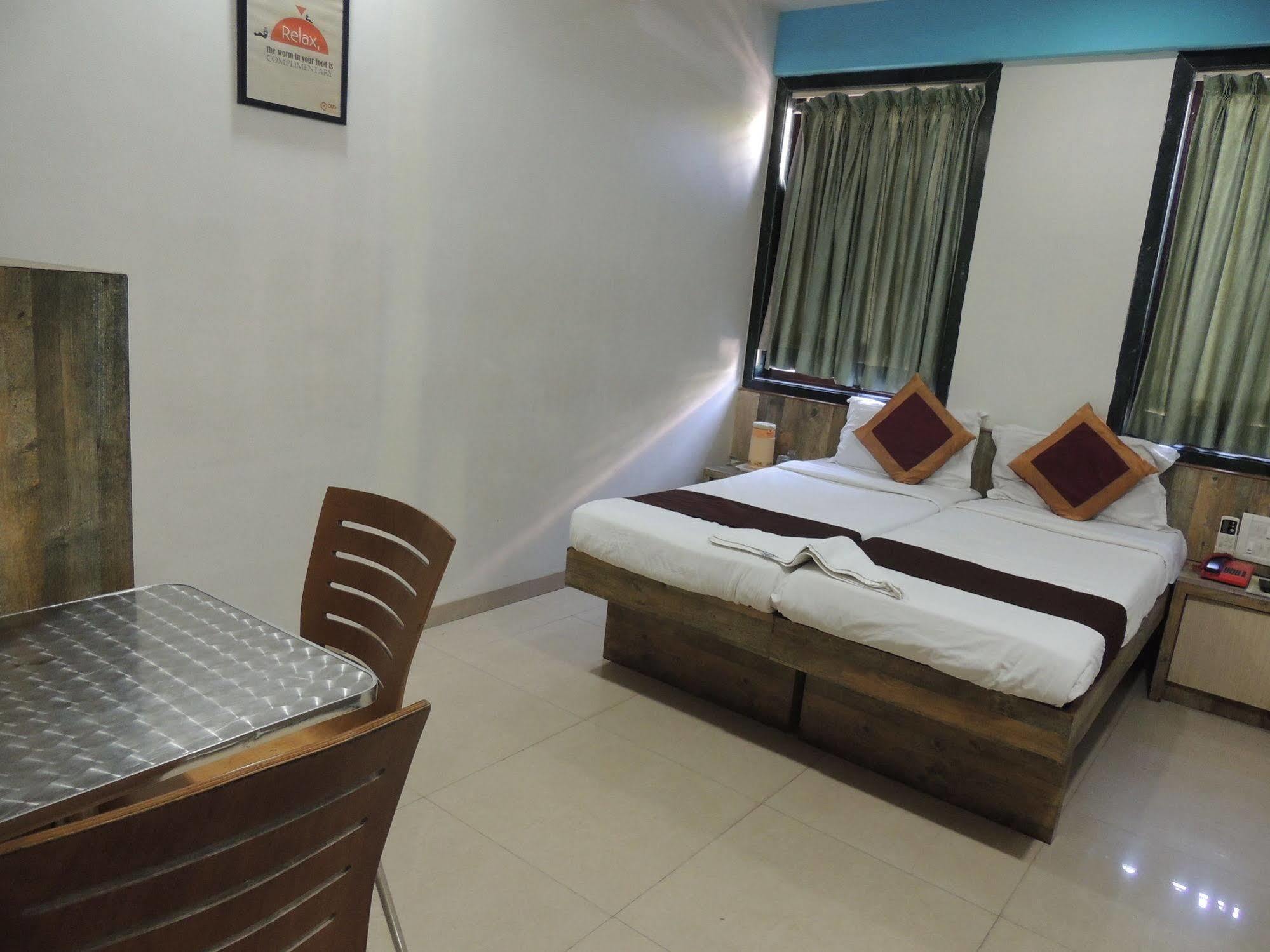Fabhotel Galaxy Suite Bombay Esterno foto