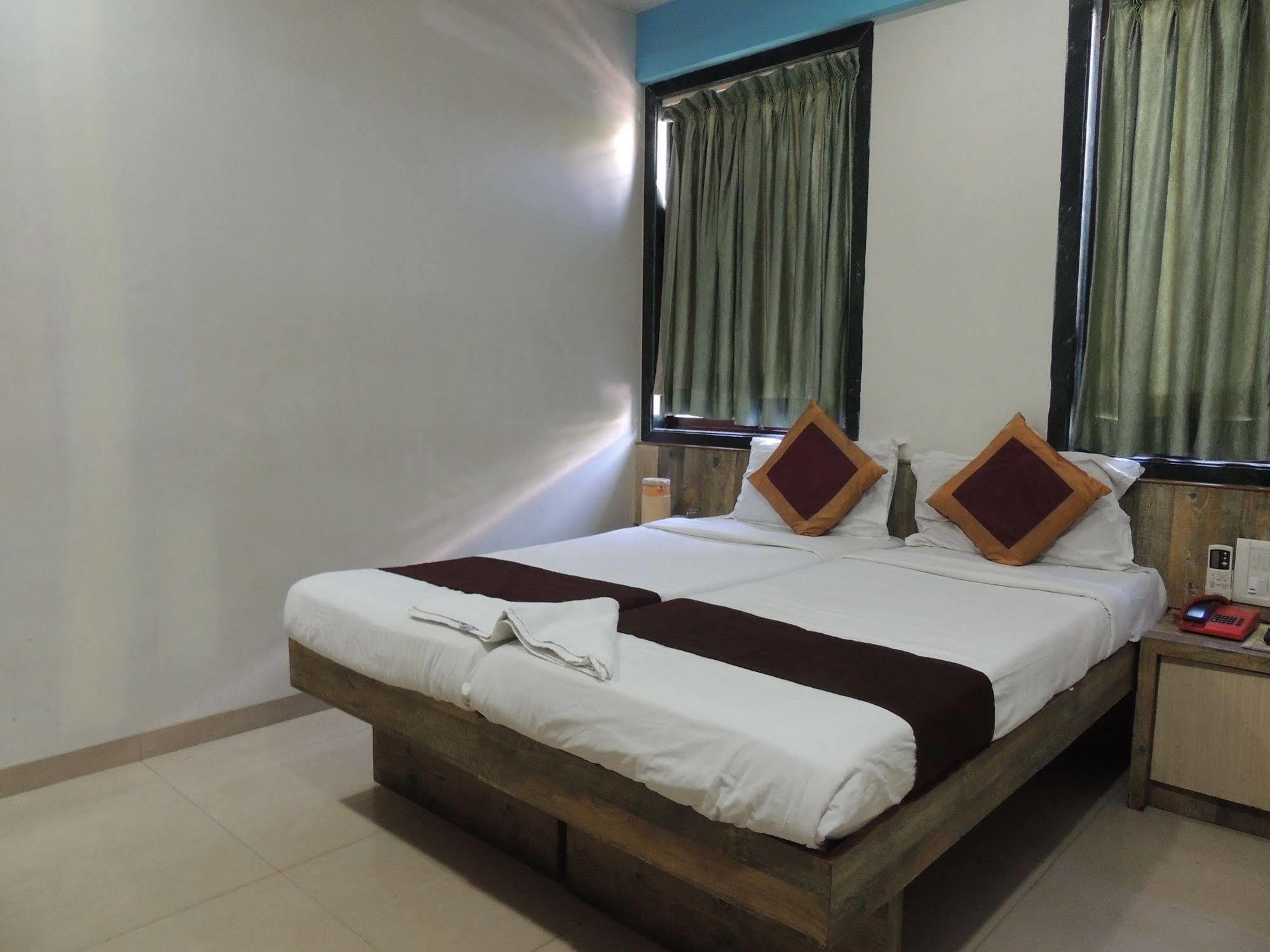 Fabhotel Galaxy Suite Bombay Esterno foto