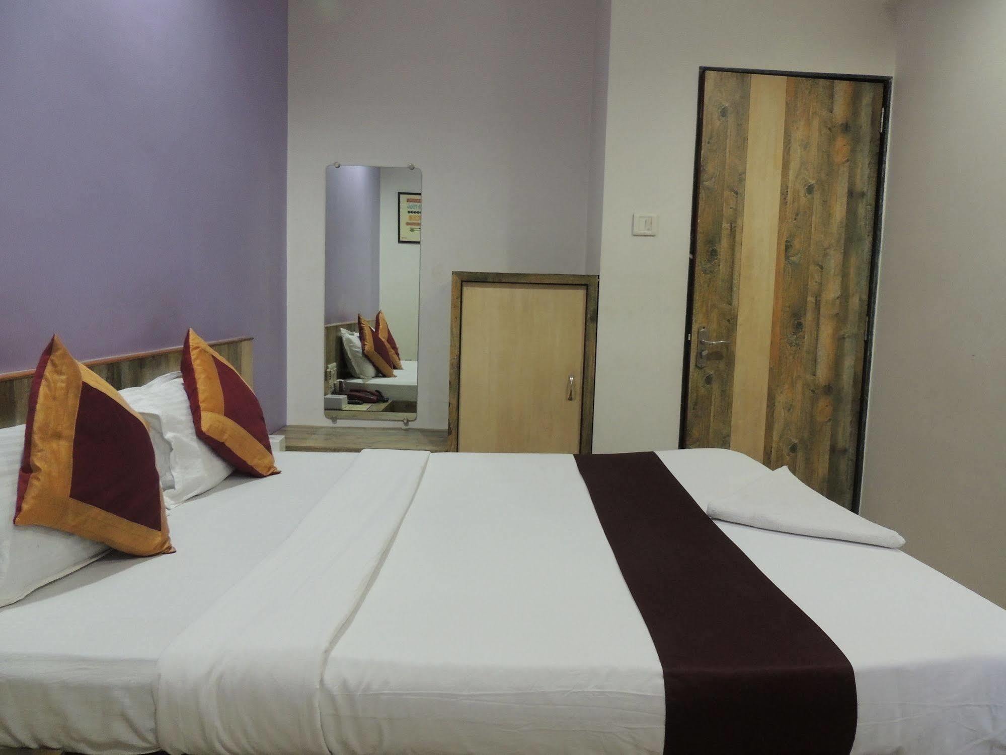 Fabhotel Galaxy Suite Bombay Esterno foto