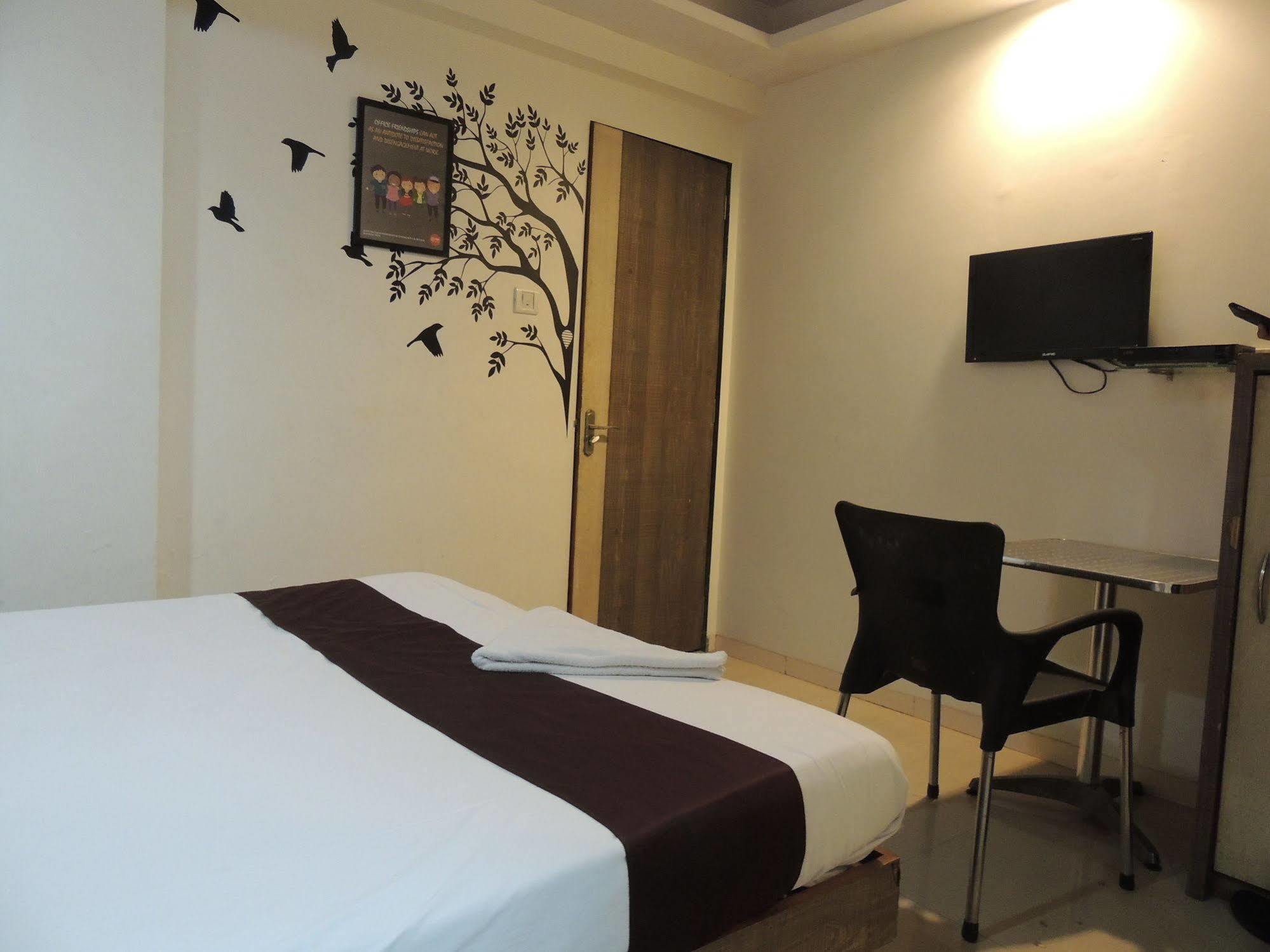 Fabhotel Galaxy Suite Bombay Esterno foto